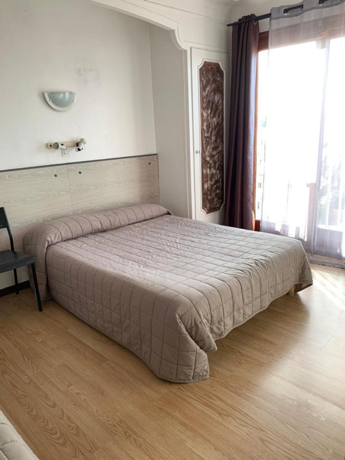 Hotel Le Canetois ภายนอก รูปภาพ